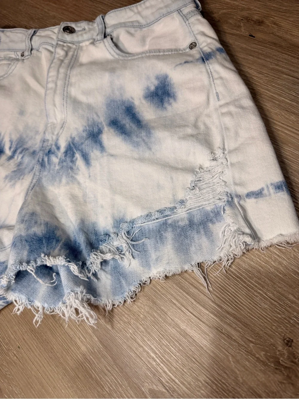 American Eagle Stretch Tie-Dye Denim Shorts Boho Size 6